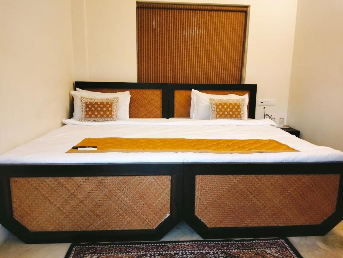 Hotel Kolam Shānti Niketan Buitenkant foto