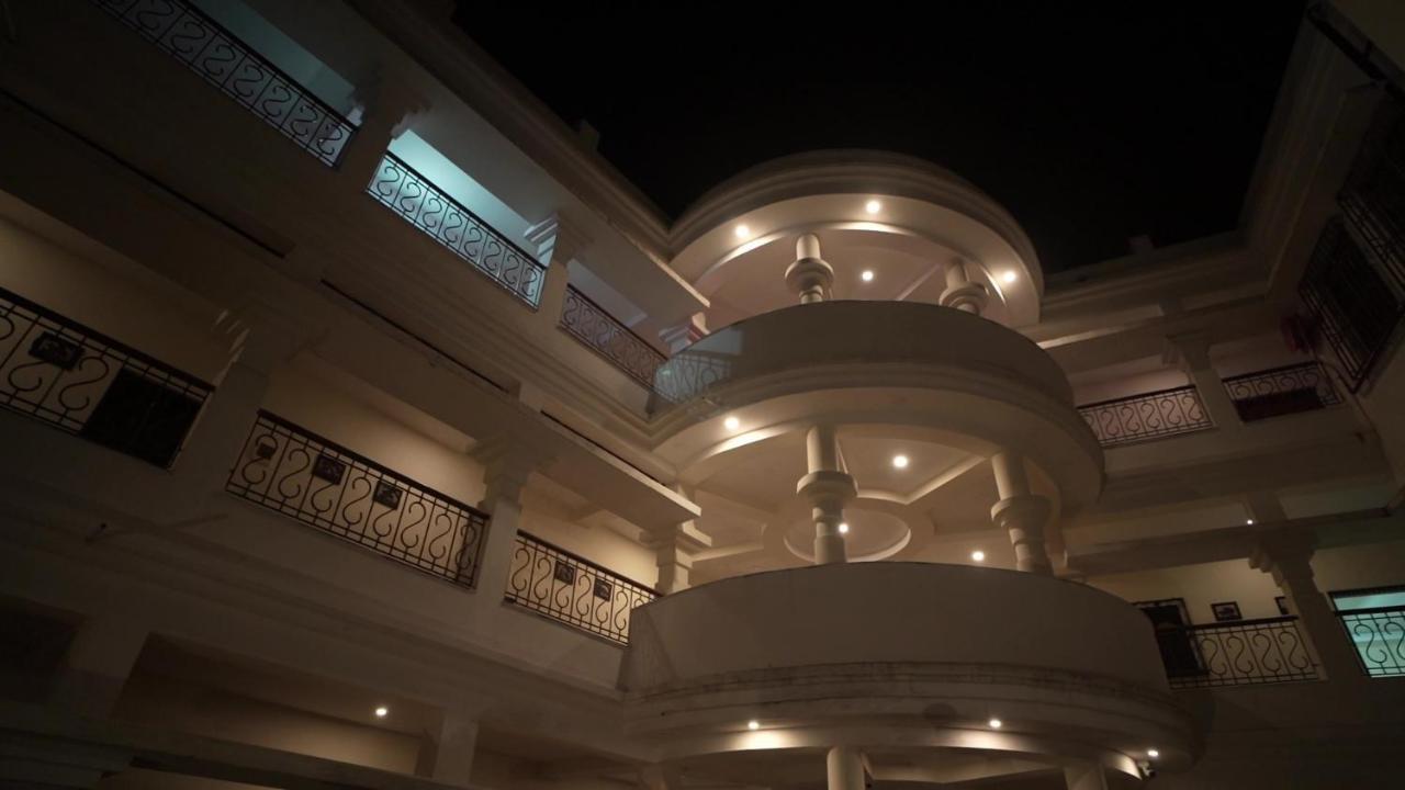 Hotel Kolam Shānti Niketan Buitenkant foto