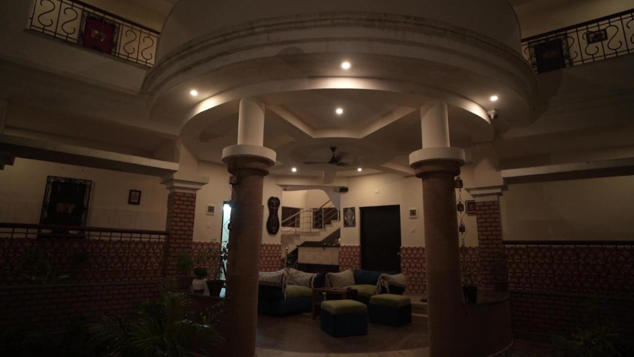Hotel Kolam Shānti Niketan Buitenkant foto