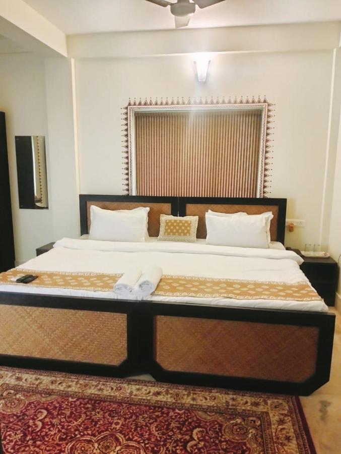 Hotel Kolam Shānti Niketan Buitenkant foto