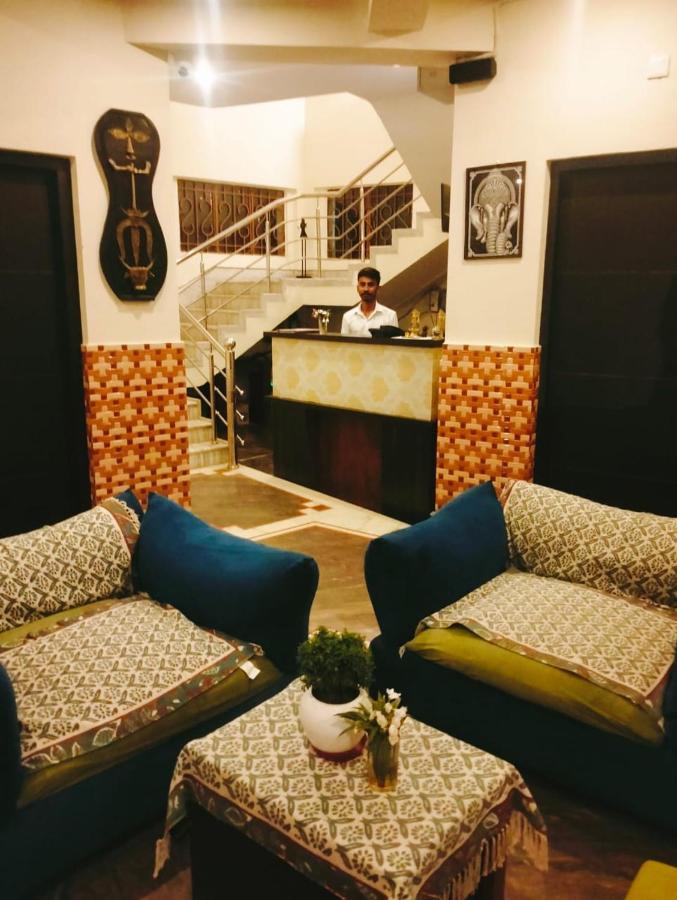 Hotel Kolam Shānti Niketan Buitenkant foto
