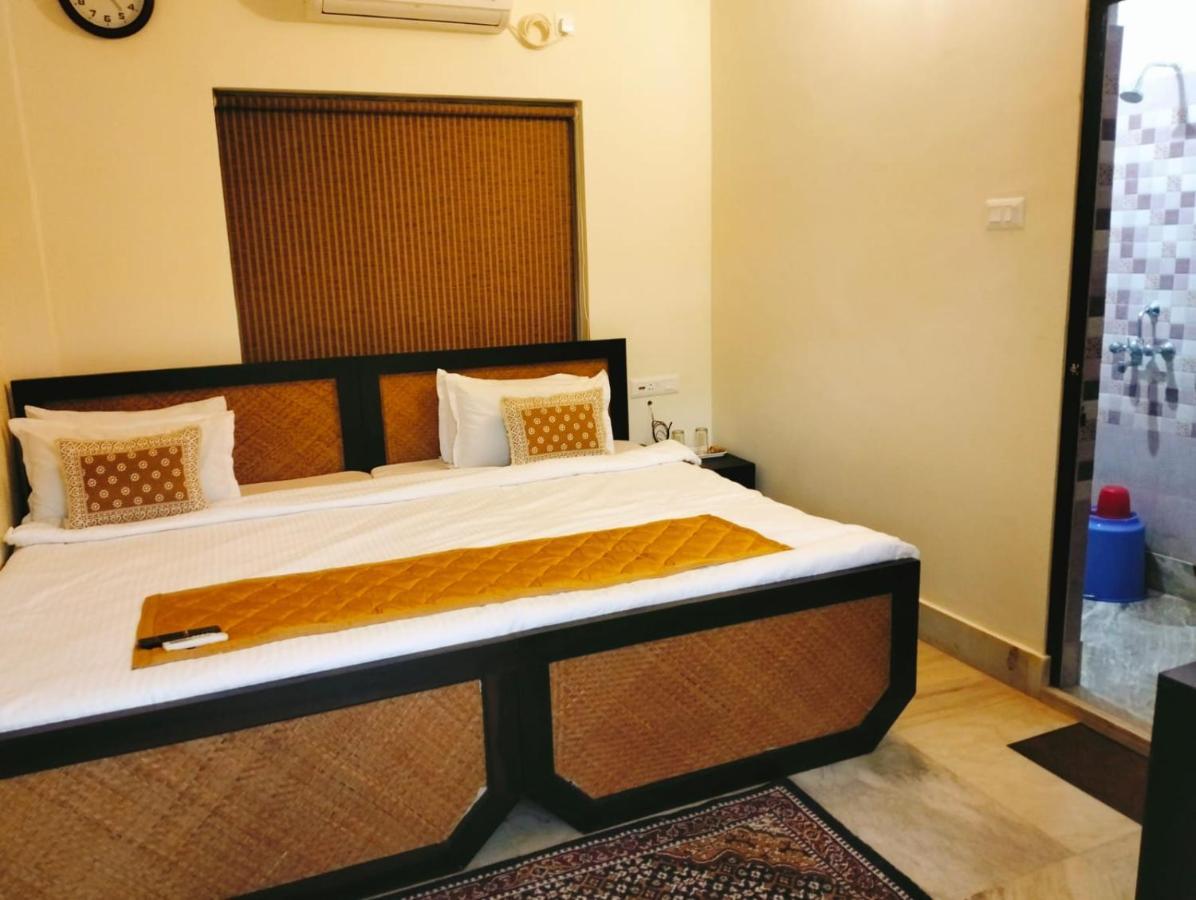 Hotel Kolam Shānti Niketan Buitenkant foto