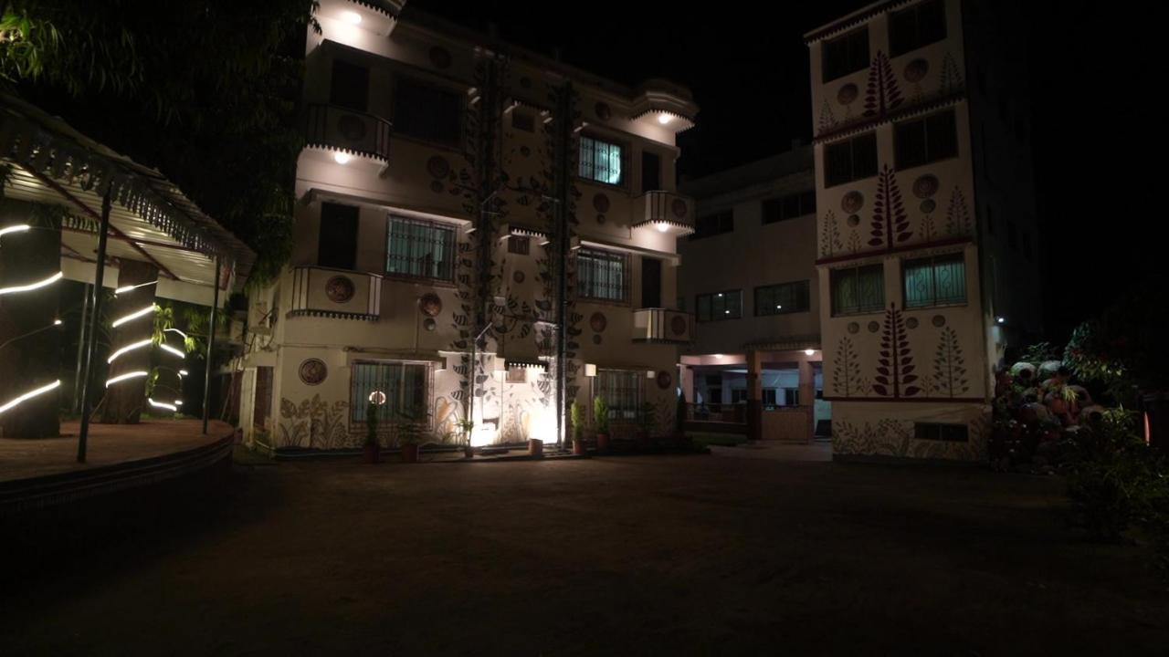 Hotel Kolam Shānti Niketan Buitenkant foto