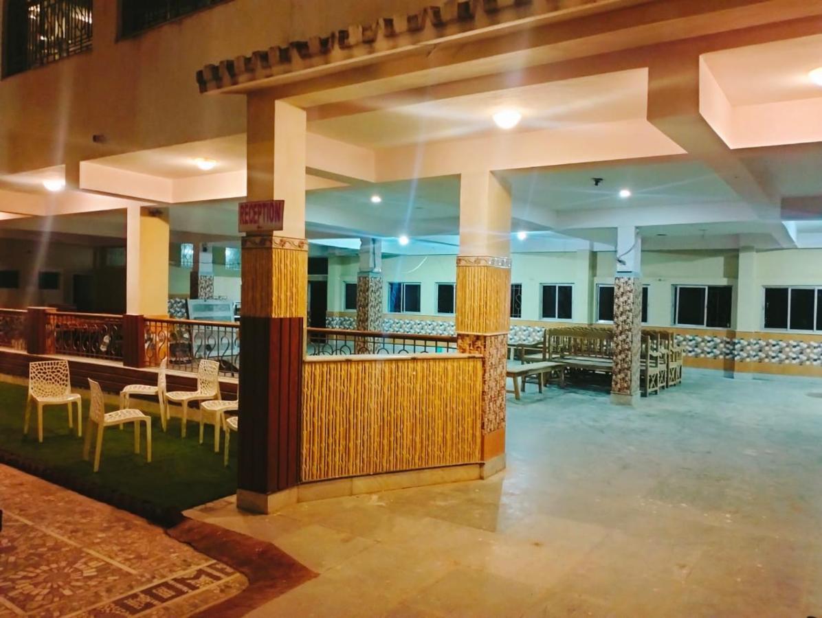 Hotel Kolam Shānti Niketan Buitenkant foto