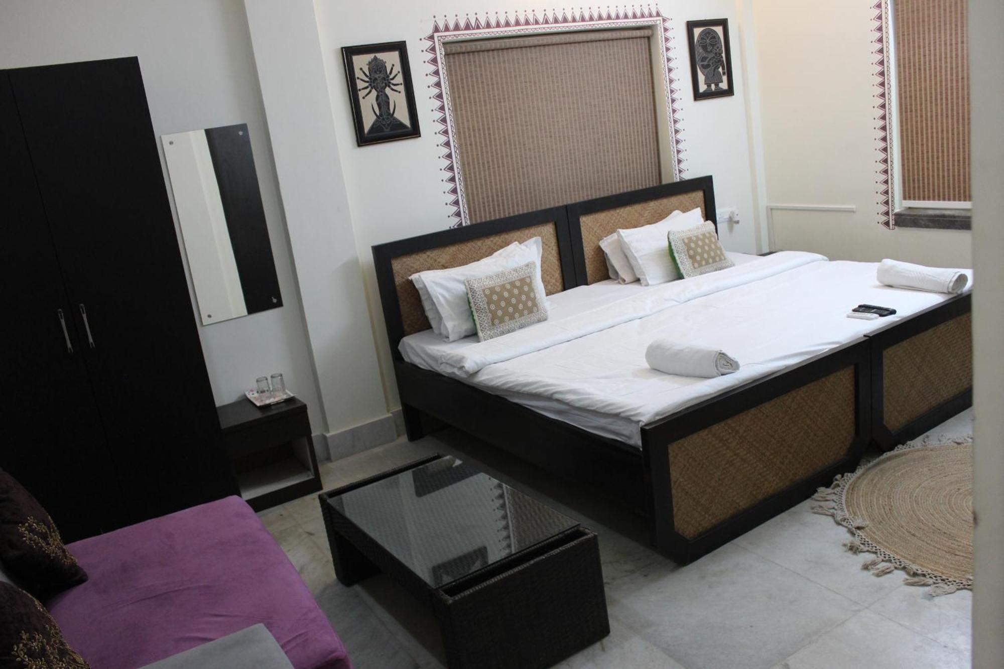 Hotel Kolam Shānti Niketan Buitenkant foto