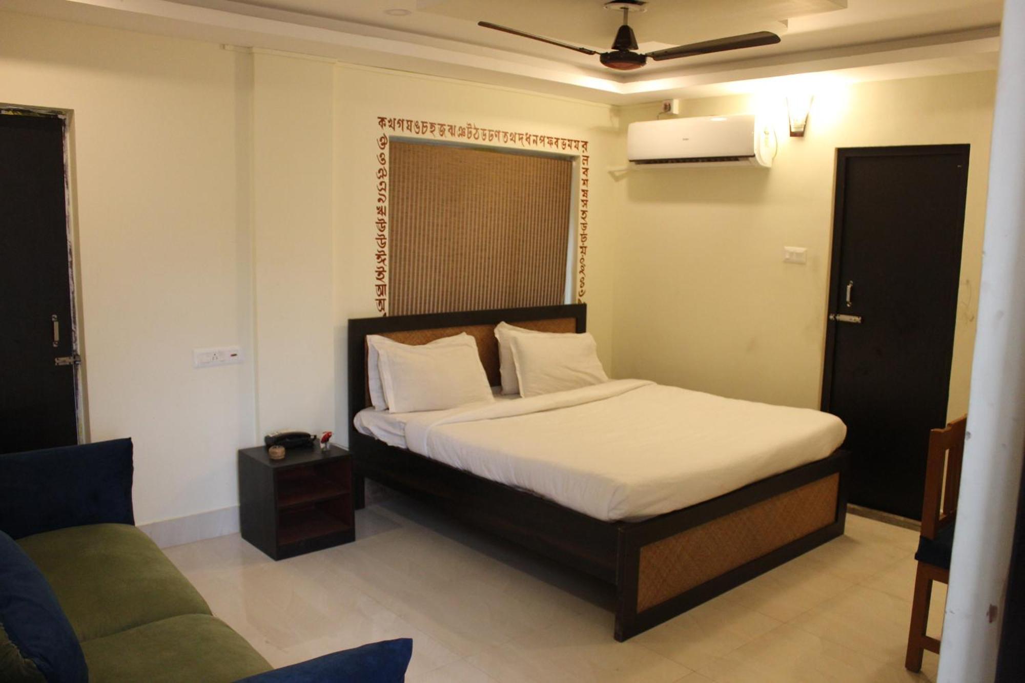 Hotel Kolam Shānti Niketan Buitenkant foto