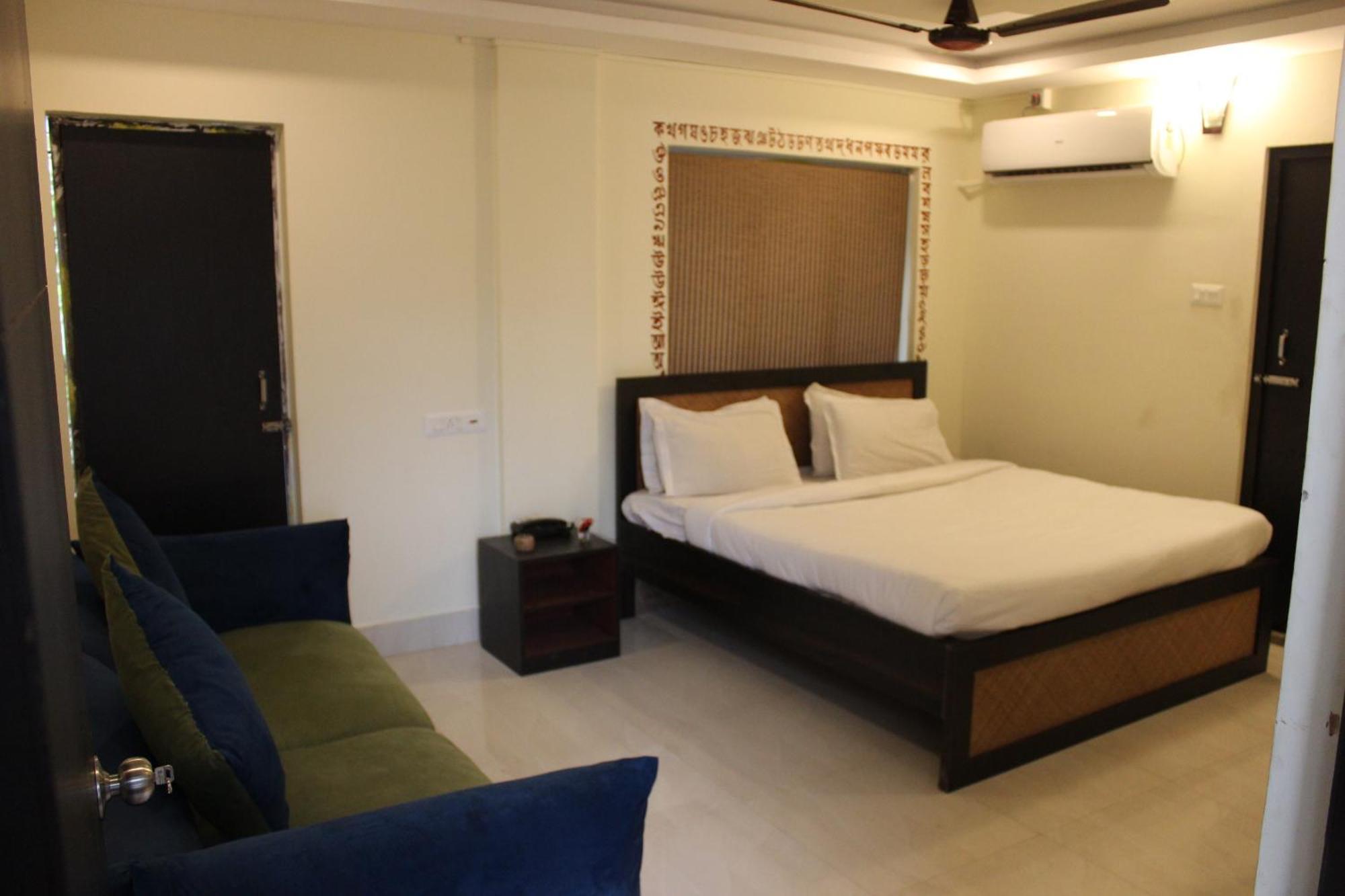 Hotel Kolam Shānti Niketan Buitenkant foto