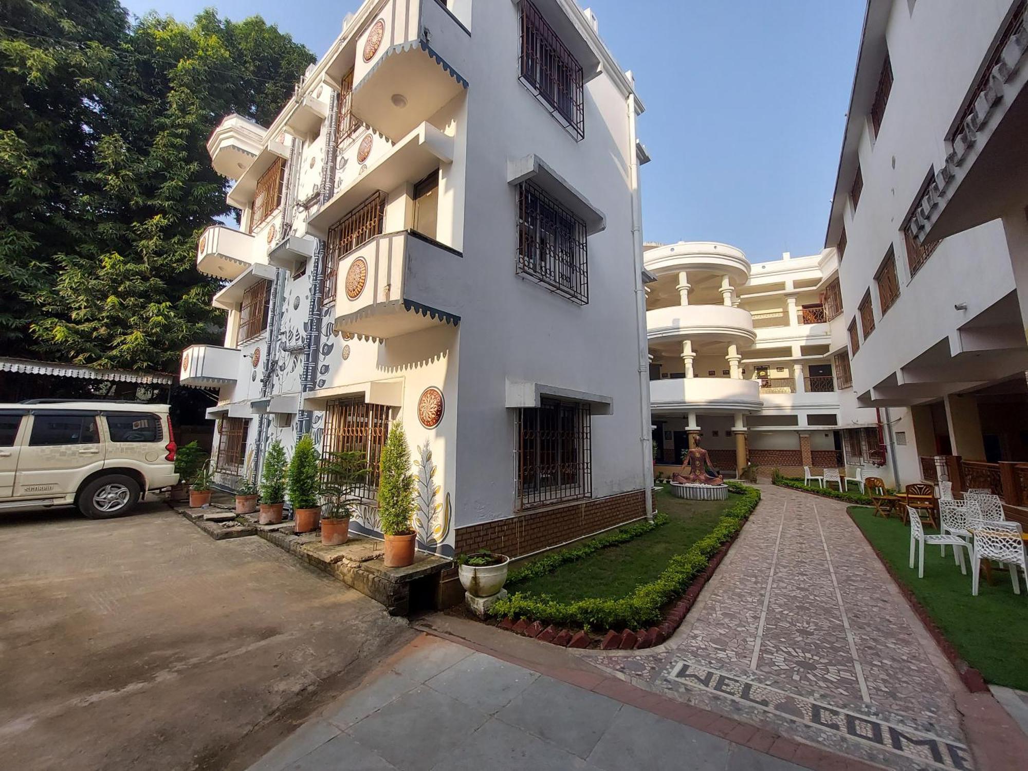 Hotel Kolam Shānti Niketan Buitenkant foto