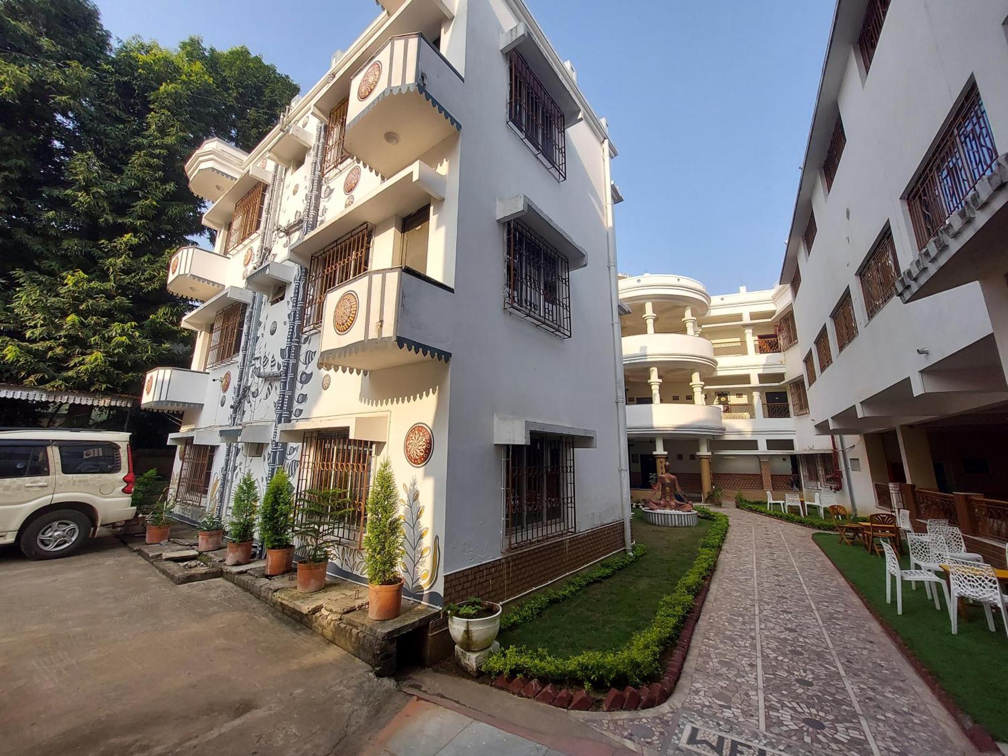 Hotel Kolam Shānti Niketan Buitenkant foto